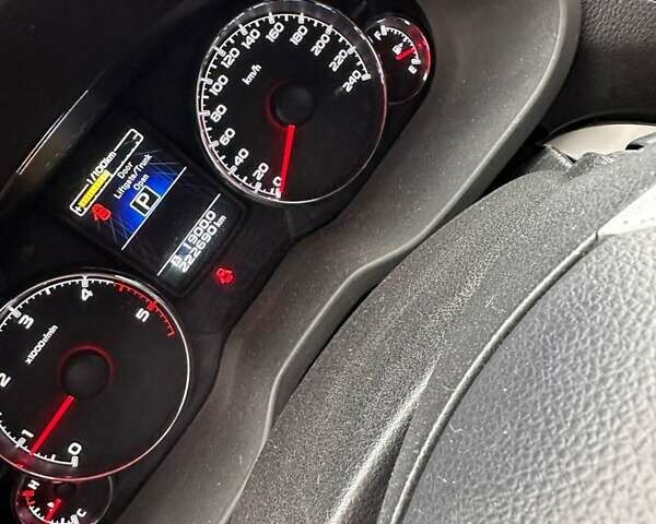 Черный Субару Аутбек, объемом двигателя 2.2 л и пробегом 223 тыс. км за 11000 $, фото 5 на Automoto.ua