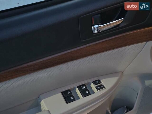 Черный Субару Аутбек, объемом двигателя 2.5 л и пробегом 249 тыс. км за 7999 $, фото 27 на Automoto.ua