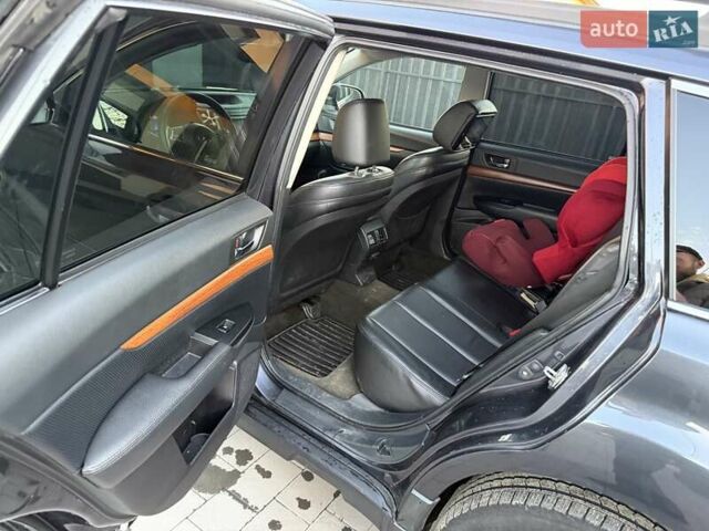 Черный Субару Аутбек, объемом двигателя 2.46 л и пробегом 350 тыс. км за 8900 $, фото 11 на Automoto.ua