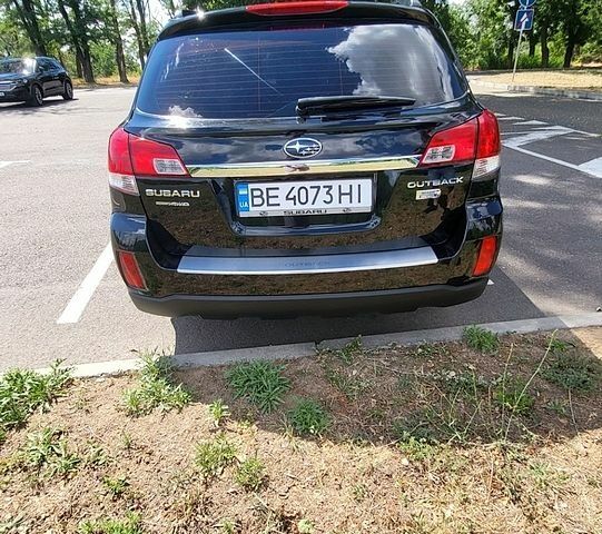Черный Субару Аутбек, объемом двигателя 2 л и пробегом 235 тыс. км за 10300 $, фото 1 на Automoto.ua