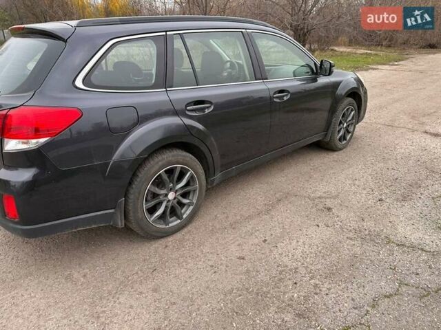 Черный Субару Аутбек, объемом двигателя 2.2 л и пробегом 223 тыс. км за 11000 $, фото 6 на Automoto.ua