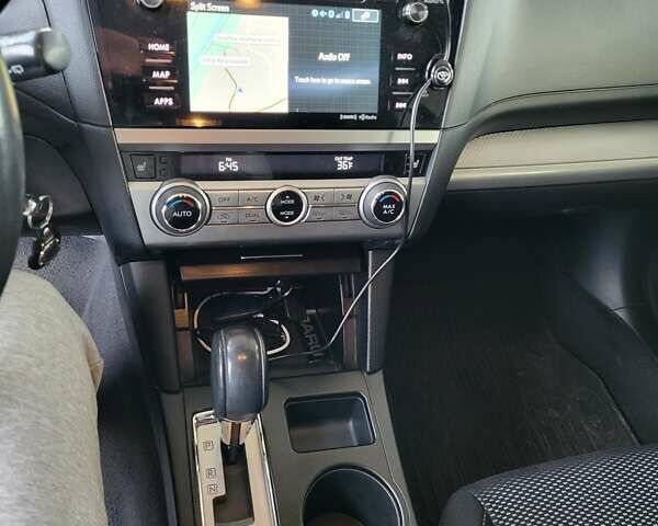 Черный Субару Аутбек, объемом двигателя 2.5 л и пробегом 106 тыс. км за 16850 $, фото 6 на Automoto.ua