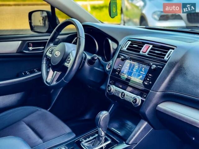Черный Субару Аутбек, объемом двигателя 2 л и пробегом 130 тыс. км за 20000 $, фото 6 на Automoto.ua