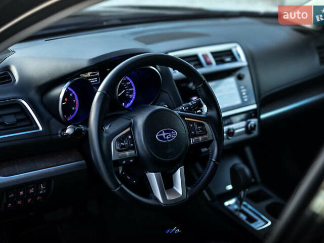 Черный Субару Аутбек, объемом двигателя 3.63 л и пробегом 200 тыс. км за 15700 $, фото 3 на Automoto.ua