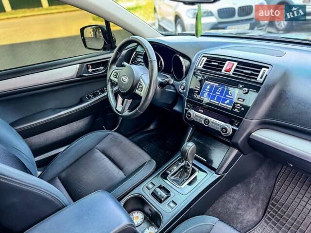 Черный Субару Аутбек, объемом двигателя 2 л и пробегом 130 тыс. км за 20000 $, фото 3 на Automoto.ua