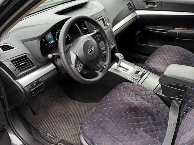 Черный Субару Аутбек, объемом двигателя 2.2 л и пробегом 223 тыс. км за 11000 $, фото 2 на Automoto.ua