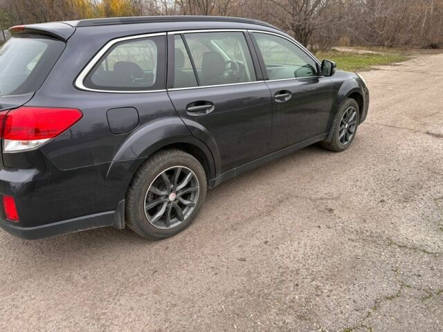 Черный Субару Аутбек, объемом двигателя 2.2 л и пробегом 223 тыс. км за 11000 $, фото 6 на Automoto.ua