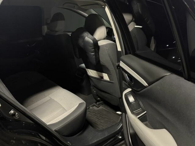 Черный Субару Аутбек, объемом двигателя 2.5 л и пробегом 98 тыс. км за 18000 $, фото 20 на Automoto.ua