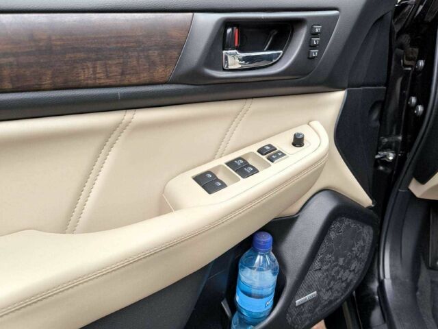 Черный Субару Аутбек, объемом двигателя 2.5 л и пробегом 82 тыс. км за 11499 $, фото 7 на Automoto.ua