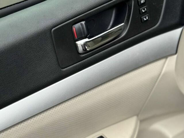 Коричневий Субару Аутбек, об'ємом двигуна 2 л та пробігом 289 тис. км за 6800 $, фото 2 на Automoto.ua