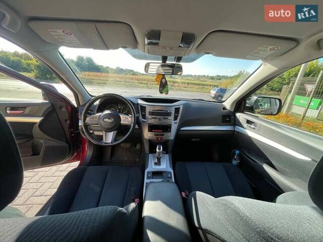 Красный Субару Аутбек, объемом двигателя 2.46 л и пробегом 103 тыс. км за 10500 $, фото 1 на Automoto.ua