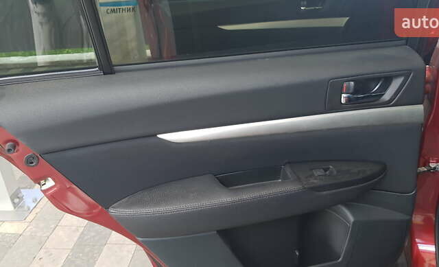 Красный Субару Аутбек, объемом двигателя 2.5 л и пробегом 192 тыс. км за 8500 $, фото 3 на Automoto.ua