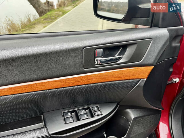 Красный Субару Аутбек, объемом двигателя 2.46 л и пробегом 254 тыс. км за 9900 $, фото 9 на Automoto.ua