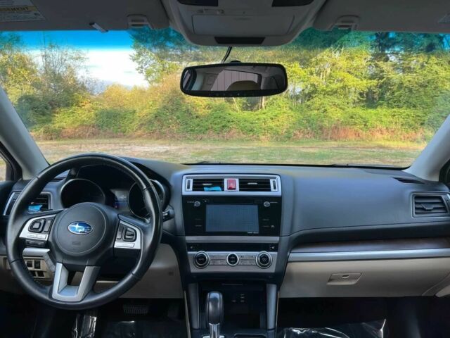 Красный Субару Аутбек, объемом двигателя 2.5 л и пробегом 77 тыс. км за 2000 $, фото 11 на Automoto.ua