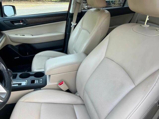 Красный Субару Аутбек, объемом двигателя 2.5 л и пробегом 77 тыс. км за 2000 $, фото 9 на Automoto.ua