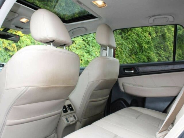 Червоний Субару Аутбек, об'ємом двигуна 2.5 л та пробігом 30 тис. км за 5500 $, фото 10 на Automoto.ua