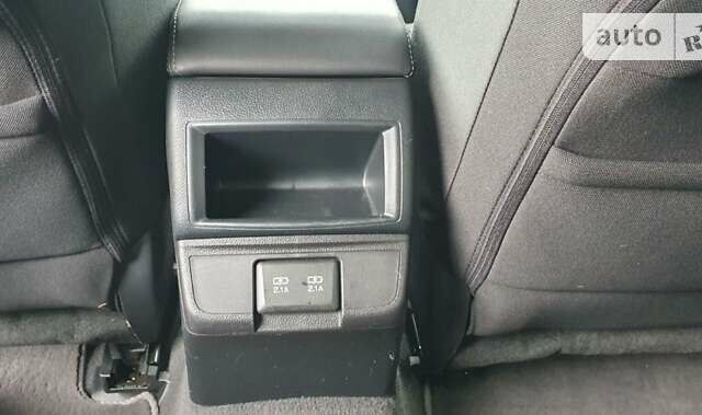 Красный Субару Аутбек, объемом двигателя 2.5 л и пробегом 74 тыс. км за 19900 $, фото 26 на Automoto.ua