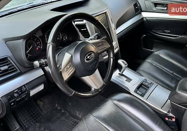 Субару Аутбек, объемом двигателя 2.46 л и пробегом 180 тыс. км за 9900 $, фото 9 на Automoto.ua