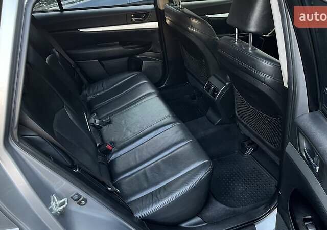 Субару Аутбек, объемом двигателя 2.46 л и пробегом 180 тыс. км за 9900 $, фото 7 на Automoto.ua