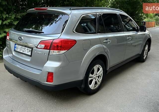 Субару Аутбек, объемом двигателя 2.46 л и пробегом 180 тыс. км за 9900 $, фото 3 на Automoto.ua