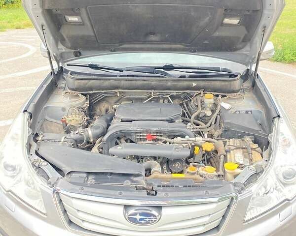 Субару Аутбек, объемом двигателя 2.46 л и пробегом 179 тыс. км за 8800 $, фото 23 на Automoto.ua