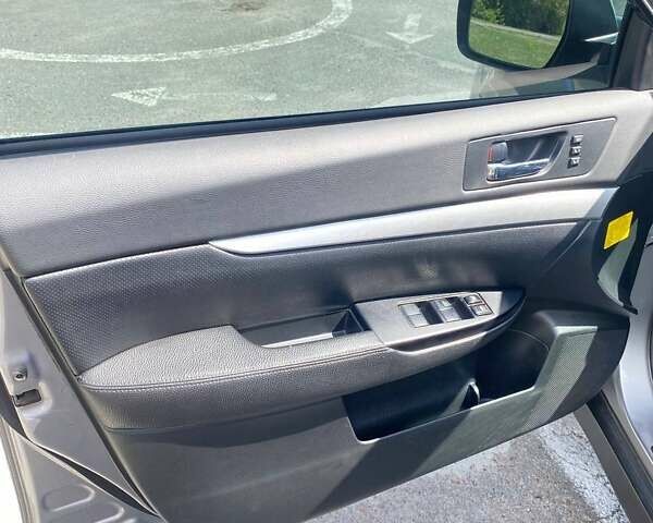 Субару Аутбек, объемом двигателя 2.46 л и пробегом 179 тыс. км за 8800 $, фото 5 на Automoto.ua