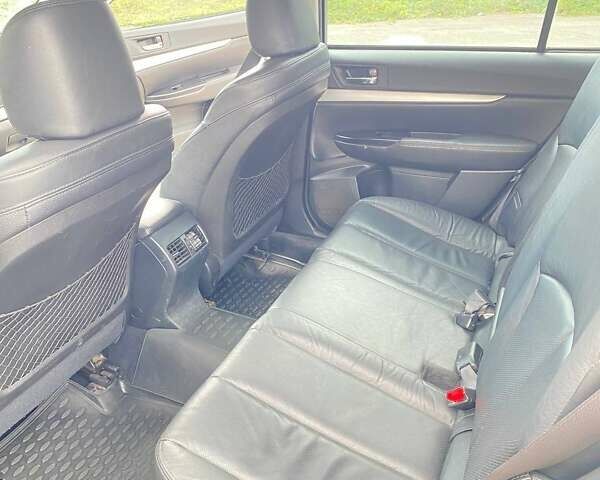 Субару Аутбек, объемом двигателя 2.46 л и пробегом 179 тыс. км за 8800 $, фото 18 на Automoto.ua