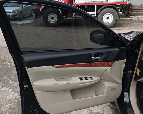 Субару Аутбек, объемом двигателя 2.46 л и пробегом 260 тыс. км за 8500 $, фото 19 на Automoto.ua