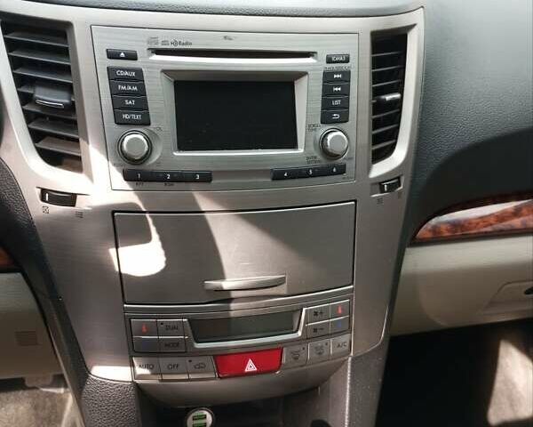 Субару Аутбек, объемом двигателя 2.46 л и пробегом 260 тыс. км за 8500 $, фото 11 на Automoto.ua