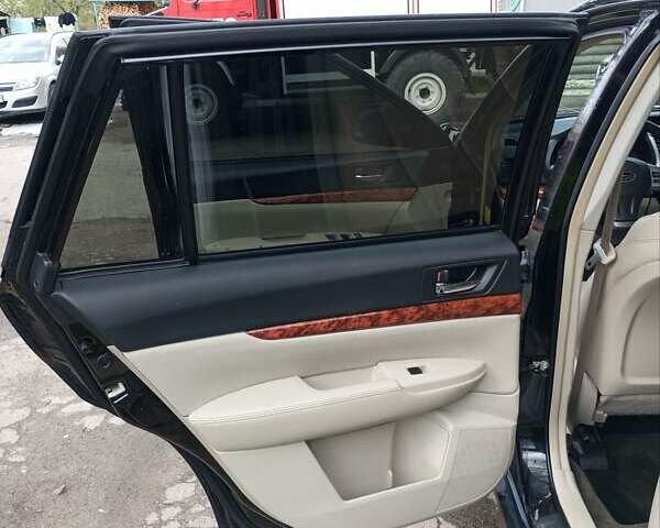 Субару Аутбек, объемом двигателя 2.46 л и пробегом 260 тыс. км за 8500 $, фото 18 на Automoto.ua