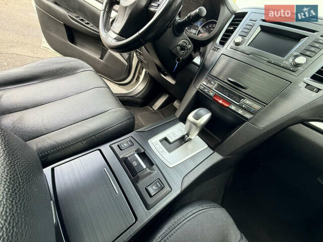 Субару Аутбек, об'ємом двигуна 2 л та пробігом 165 тис. км за 13900 $, фото 23 на Automoto.ua