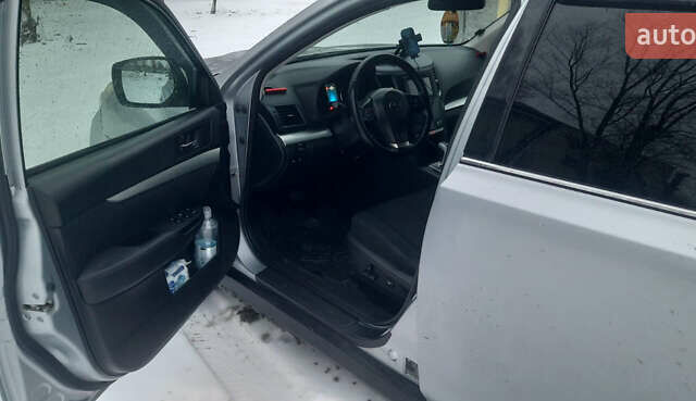 Субару Аутбек, объемом двигателя 2 л и пробегом 255 тыс. км за 11500 $, фото 8 на Automoto.ua