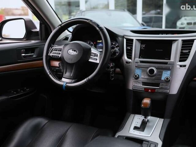 Субару Аутбек, объемом двигателя 2.5 л и пробегом 155 тыс. км за 12500 $, фото 10 на Automoto.ua