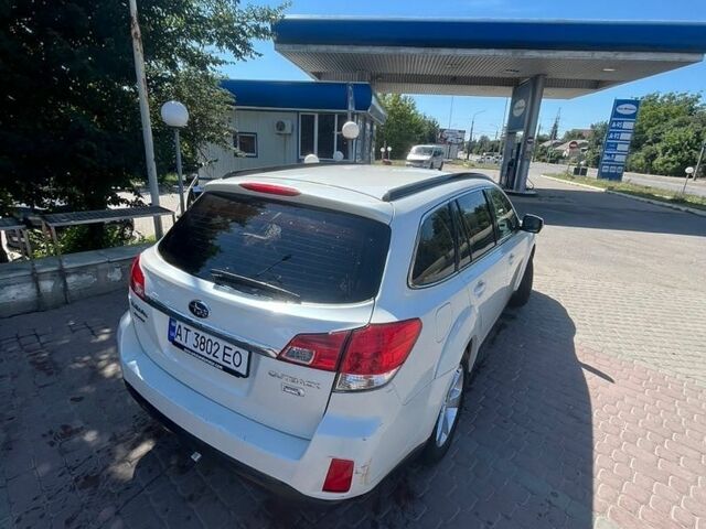 Субару Аутбек, объемом двигателя 2 л и пробегом 280 тыс. км за 10999 $, фото 2 на Automoto.ua
