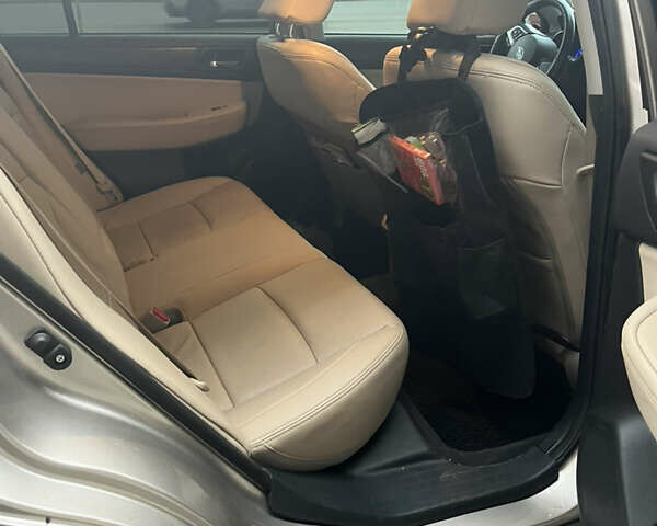 Субару Аутбек, объемом двигателя 2.5 л и пробегом 150 тыс. км за 16500 $, фото 8 на Automoto.ua