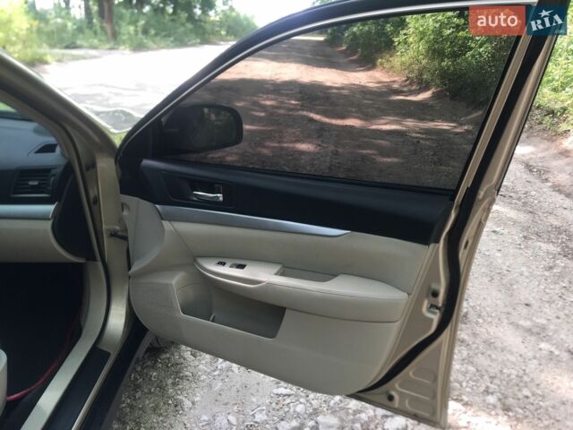 Жовтий Субару Аутбек, об'ємом двигуна 2.46 л та пробігом 300 тис. км за 7000 $, фото 5 на Automoto.ua