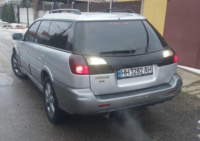 Сірий Субару Аутбек, об'ємом двигуна 2.5 л та пробігом 300 тис. км за 3500 $, фото 3 на Automoto.ua
