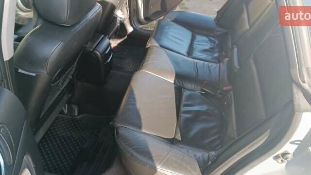 Серый Субару Аутбек, объемом двигателя 2.5 л и пробегом 308 тыс. км за 5300 $, фото 9 на Automoto.ua