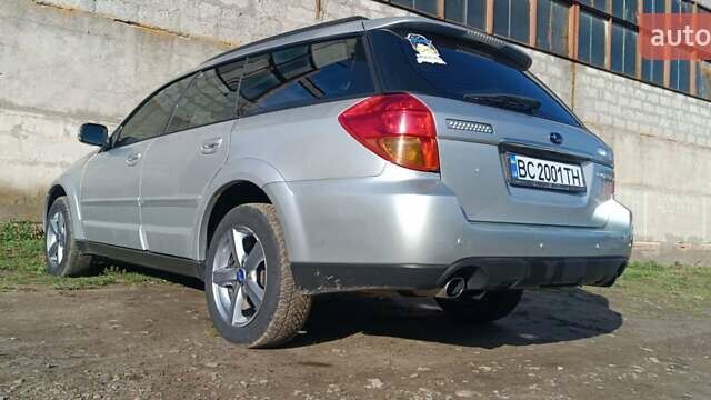 Серый Субару Аутбек, объемом двигателя 2.5 л и пробегом 308 тыс. км за 5300 $, фото 5 на Automoto.ua