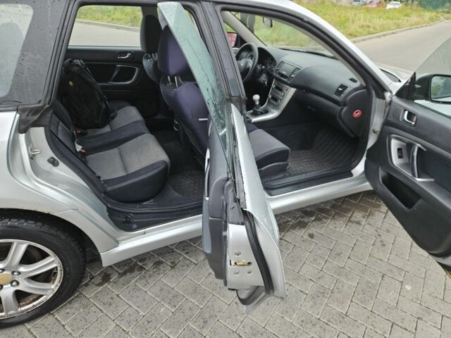 Серый Субару Аутбек, объемом двигателя 2 л и пробегом 350 тыс. км за 2400 $, фото 6 на Automoto.ua