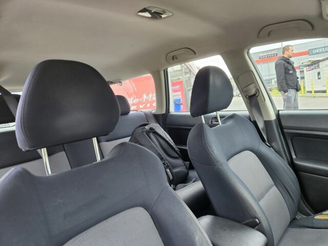 Серый Субару Аутбек, объемом двигателя 2 л и пробегом 350 тыс. км за 2400 $, фото 10 на Automoto.ua