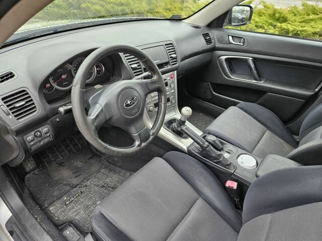 Серый Субару Аутбек, объемом двигателя 2 л и пробегом 350 тыс. км за 2400 $, фото 12 на Automoto.ua