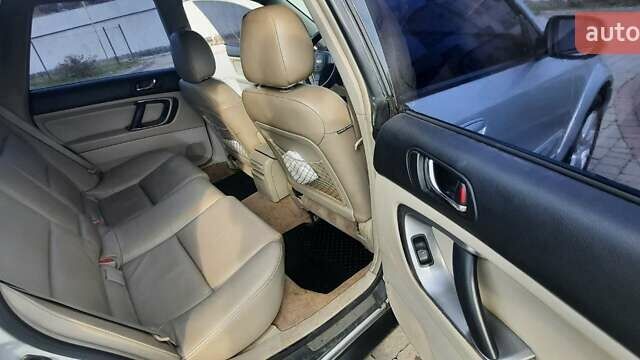 Серый Субару Аутбек, объемом двигателя 3 л и пробегом 200 тыс. км за 5500 $, фото 16 на Automoto.ua