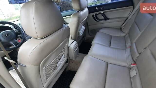 Серый Субару Аутбек, объемом двигателя 3 л и пробегом 200 тыс. км за 5500 $, фото 14 на Automoto.ua