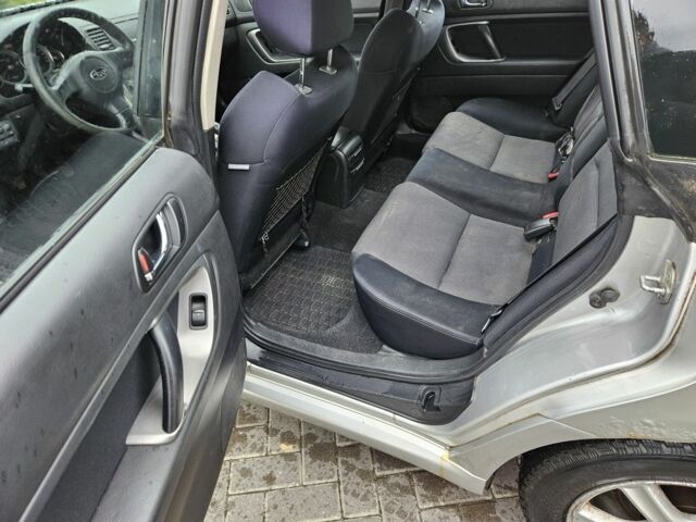 Серый Субару Аутбек, объемом двигателя 2 л и пробегом 350 тыс. км за 2400 $, фото 16 на Automoto.ua