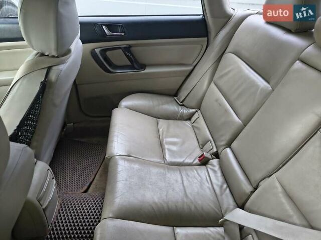 Серый Субару Аутбек, объемом двигателя 3 л и пробегом 350 тыс. км за 4300 $, фото 5 на Automoto.ua