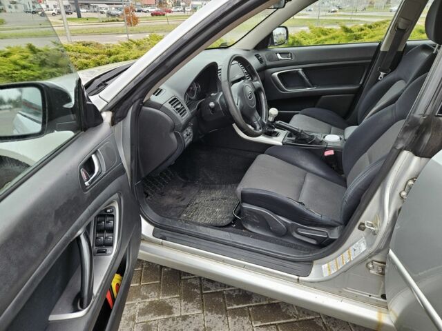 Серый Субару Аутбек, объемом двигателя 2 л и пробегом 350 тыс. км за 2400 $, фото 11 на Automoto.ua