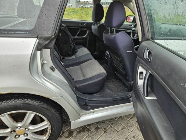 Серый Субару Аутбек, объемом двигателя 2 л и пробегом 350 тыс. км за 2400 $, фото 15 на Automoto.ua