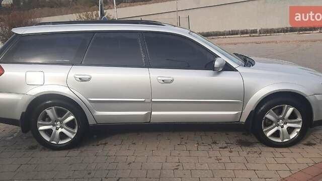 Серый Субару Аутбек, объемом двигателя 3 л и пробегом 200 тыс. км за 5500 $, фото 1 на Automoto.ua