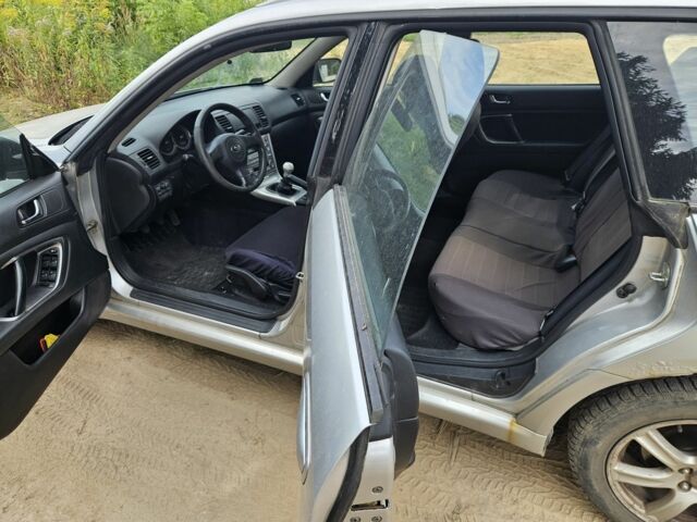 Серый Субару Аутбек, объемом двигателя 2 л и пробегом 350 тыс. км за 2700 $, фото 7 на Automoto.ua